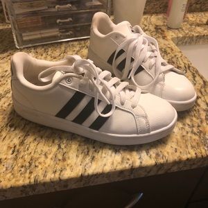 Adidas Advantage sneaker size 7.5, worn once